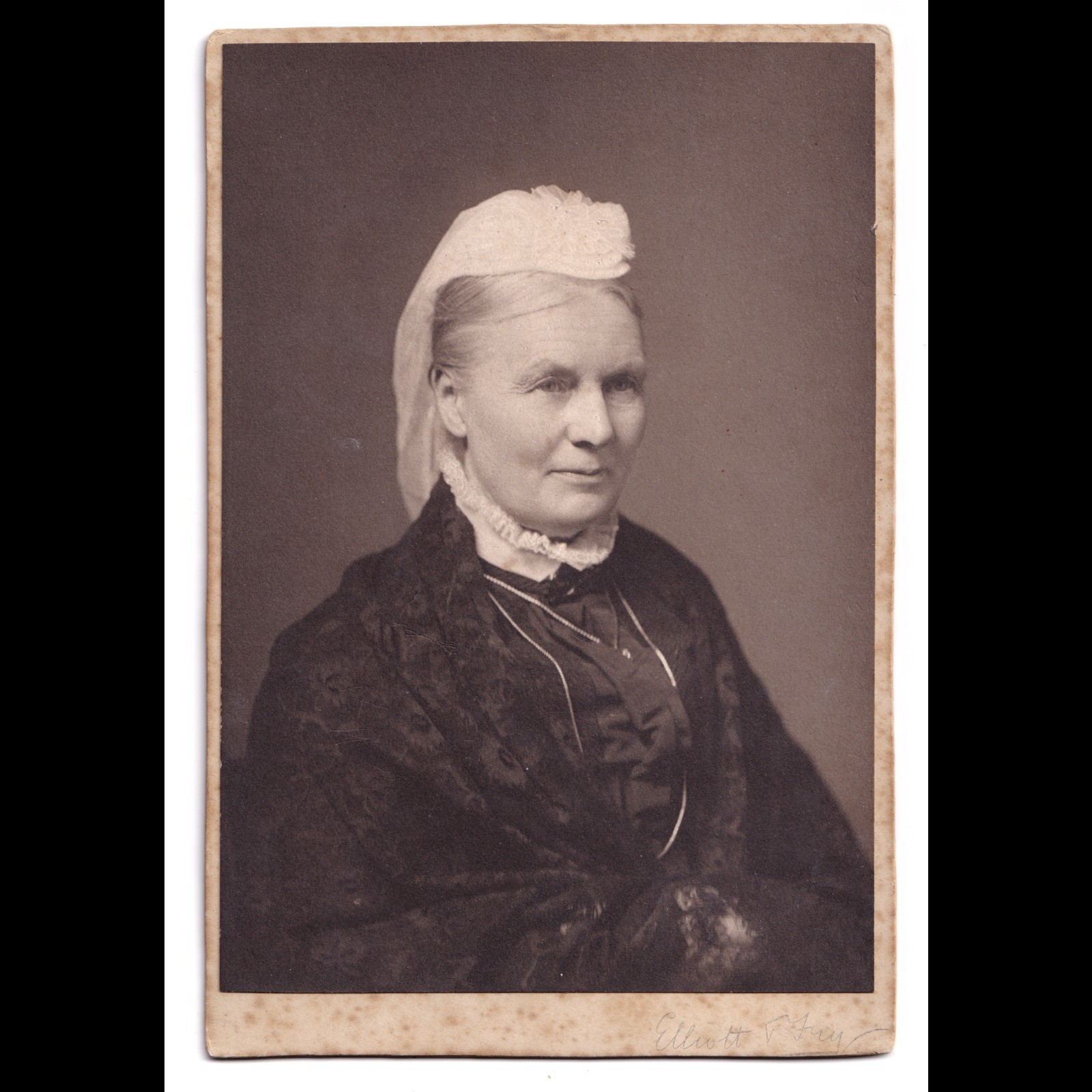Cabinet Card: Cabinet Card: Elliott & Fry, Woman Wearing Day Cap, Dark Outfit.: catalogue image 2