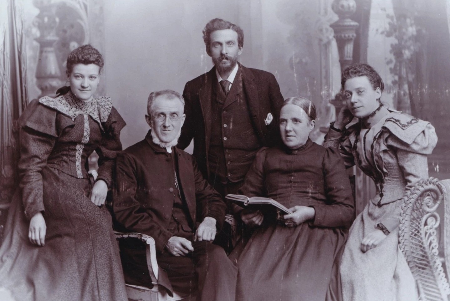 Cabinet Card: Cabinet Card: Group Portrait, Likely Family, Walter Baker, Birmingham.: catalogue image 7