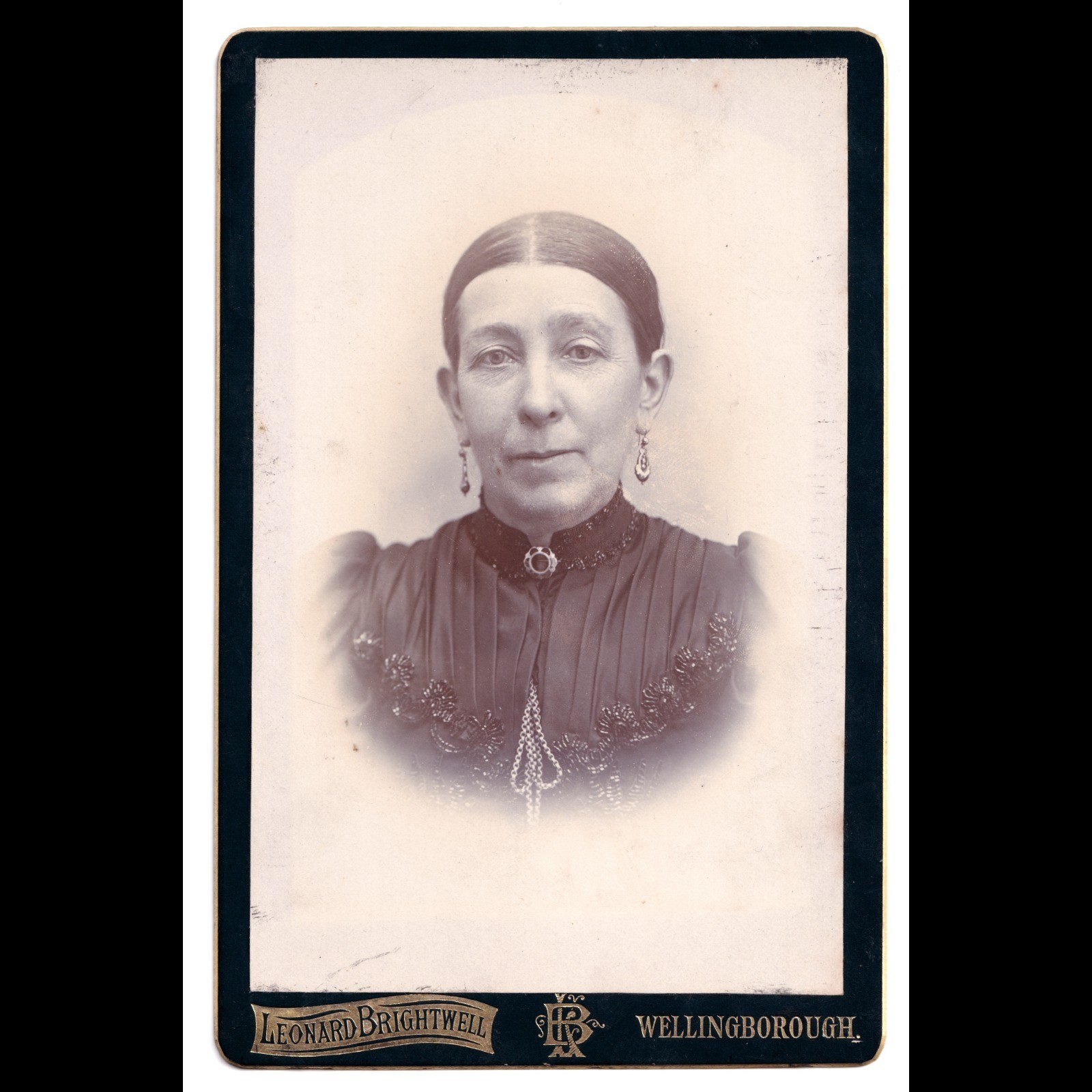 Cabinet Card: Cabinet Card: Portrait of a Woman, Leonard Brightwell, Wellingborough Card.: catalogue image 1