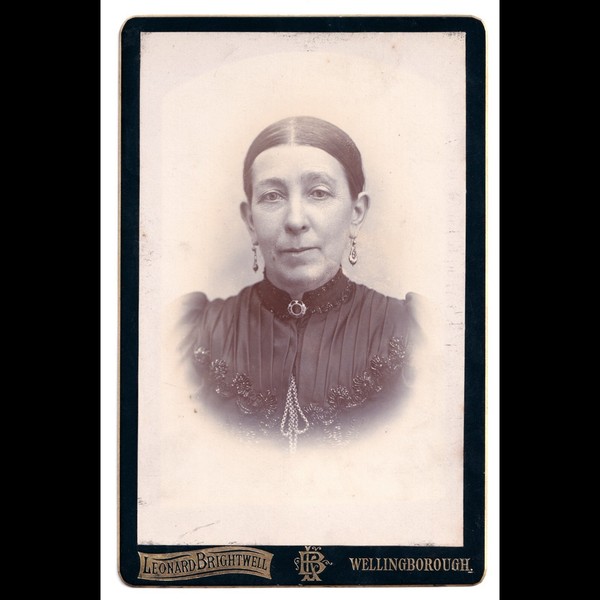 Cabinet Card: Cabinet Card: Portrait of a Woman, Leonard Brightwell, Wellingborough Card.: catalogue image 1