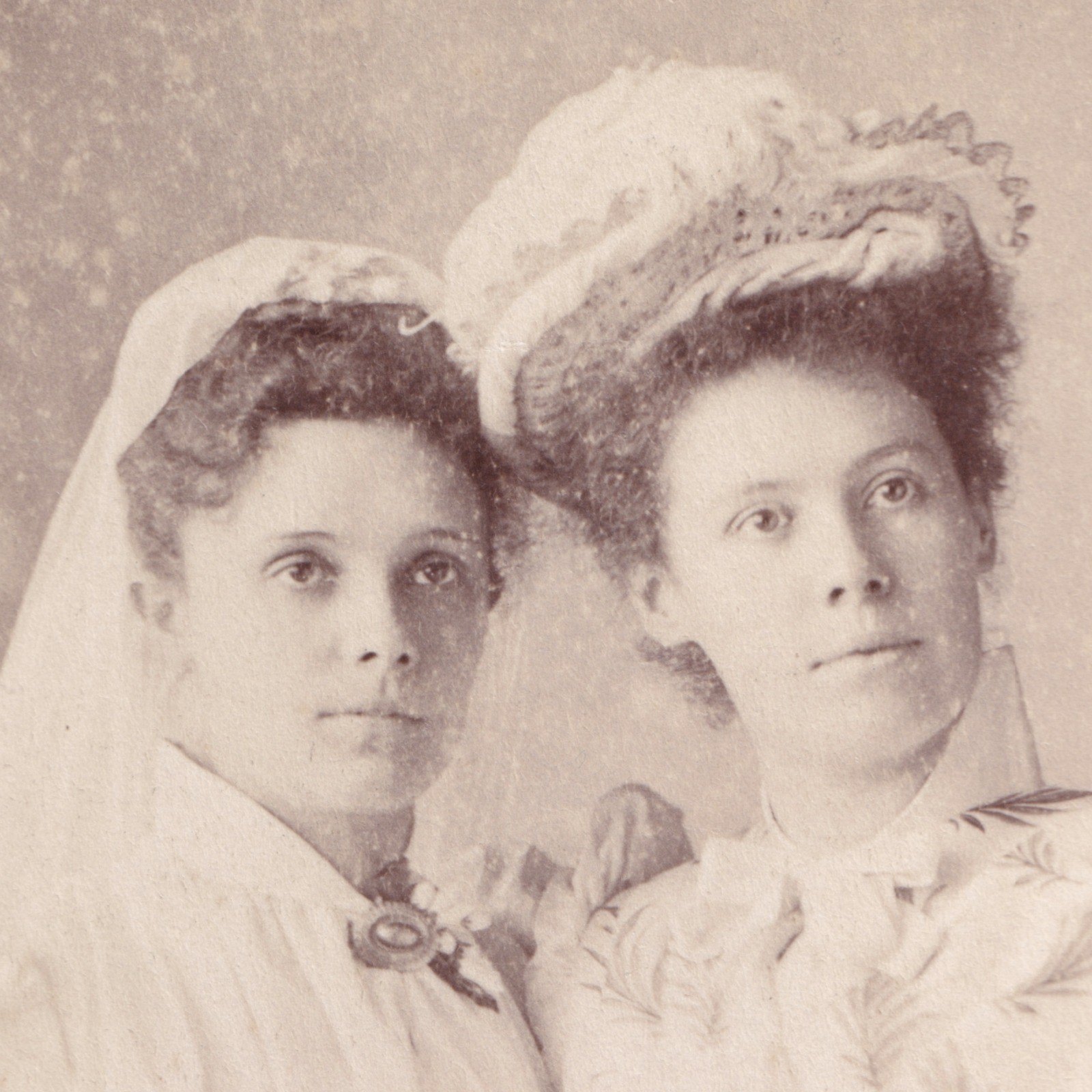 Cabinet Card: Cabinet Card: Two Women, Possibly Related. Cavilla & Bruzon Card, Gibraltar: catalogue image 3