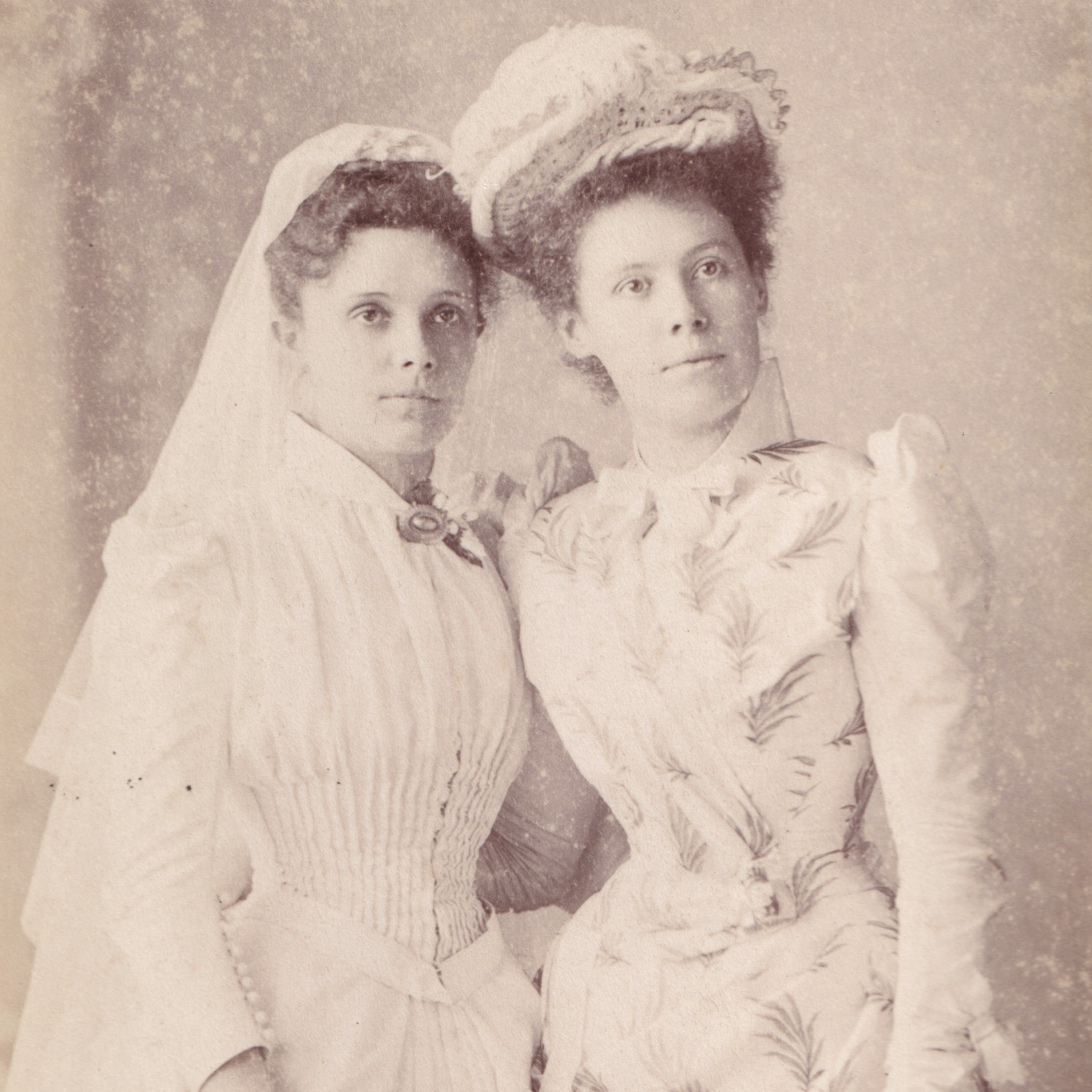 Cabinet Card: Cabinet Card: Two Women, Possibly Related. Cavilla & Bruzon Card, Gibraltar: catalogue image 4