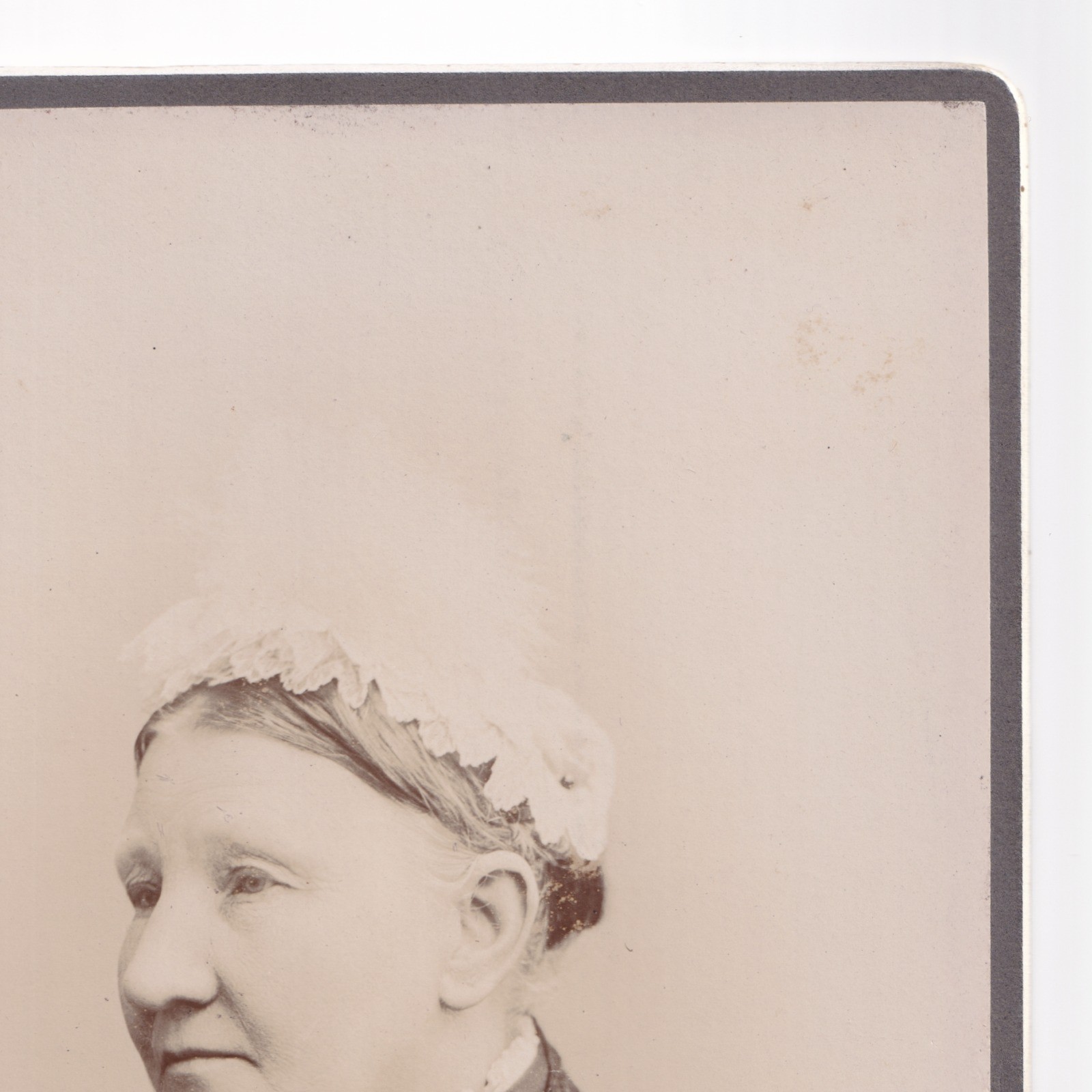 Cabinet Card: Cabinet Card: W. Guttenberg & Co., Bedford and Manchester, Older Woman.: catalogue image 4