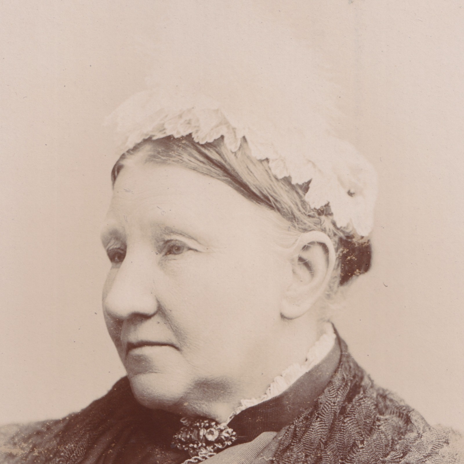 Cabinet Card: Cabinet Card: W. Guttenberg & Co., Bedford and Manchester, Older Woman.: catalogue image 9