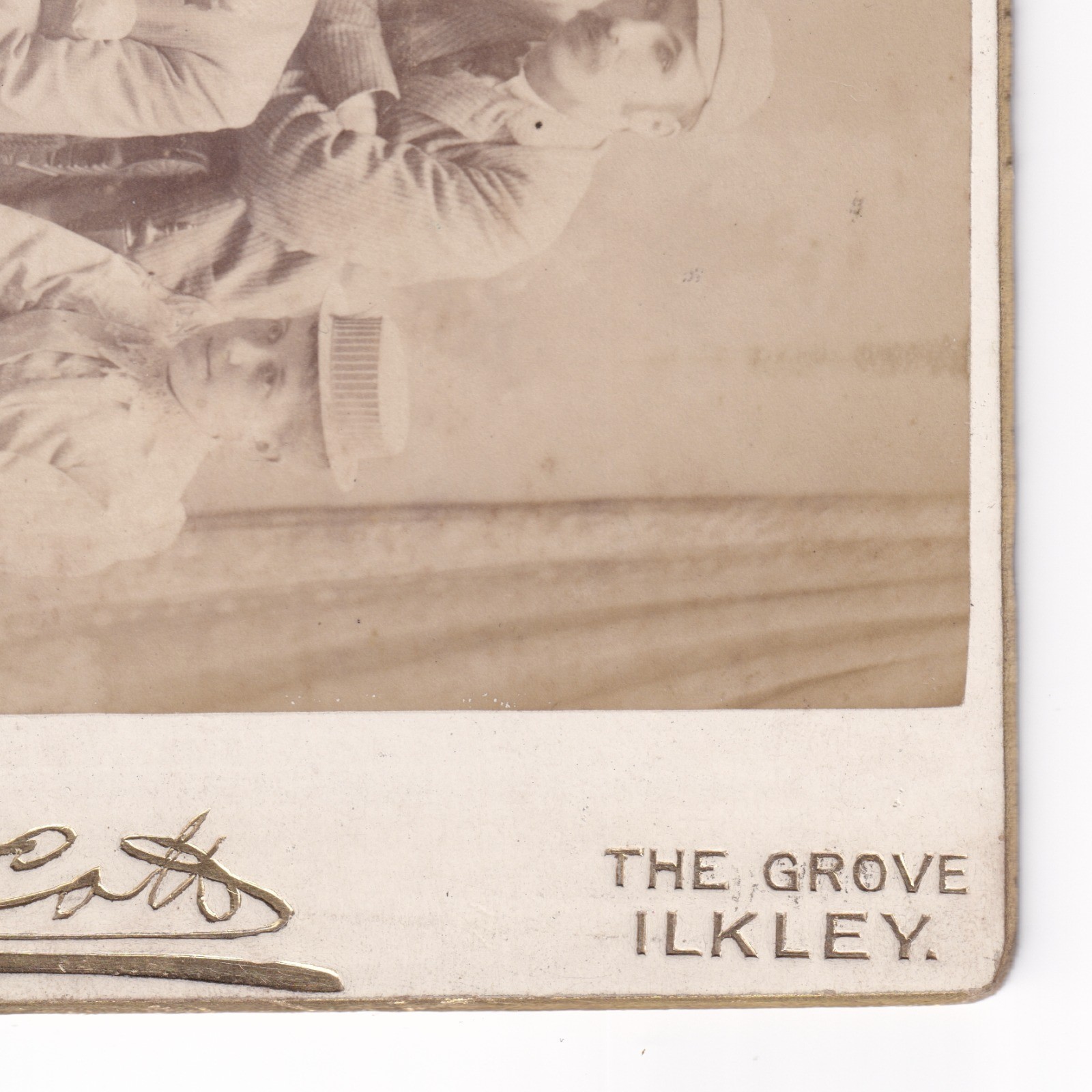 Cabinet Card: Cabinet Card: W. Scott, ILKLEY, The Grove, Group Photograph.: catalogue image 15