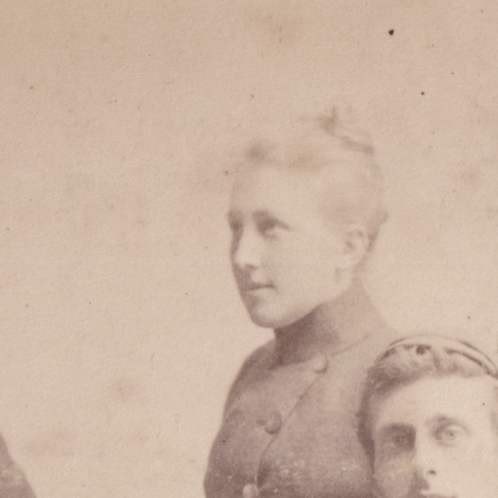 Cabinet Card: Cabinet Card: W. Scott, ILKLEY, The Grove, Group Photograph.: catalogue image 5