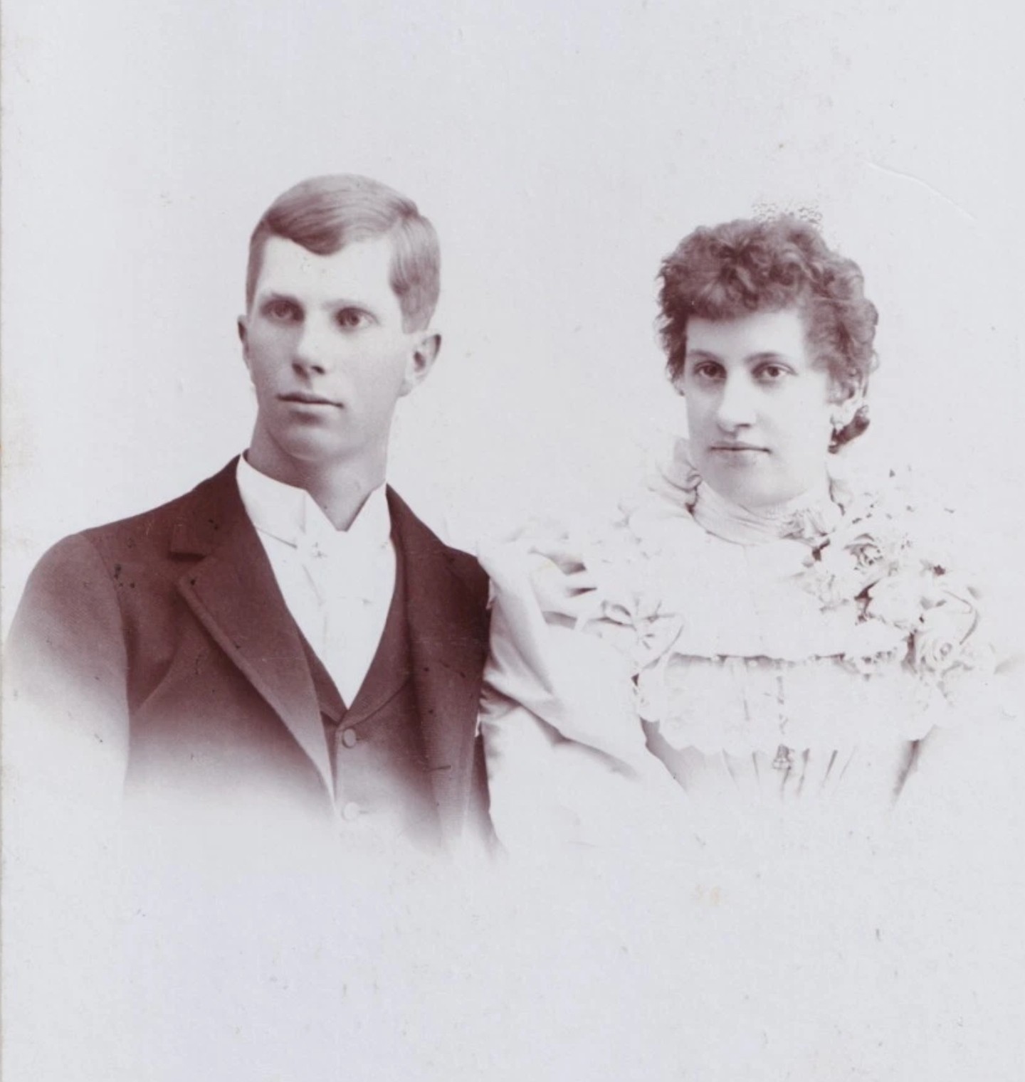 Cabinet Card: Cabinet Card: Young Couple. J. Dick, Fremont, Ohio Card. Possibly Identified.: catalogue image 3