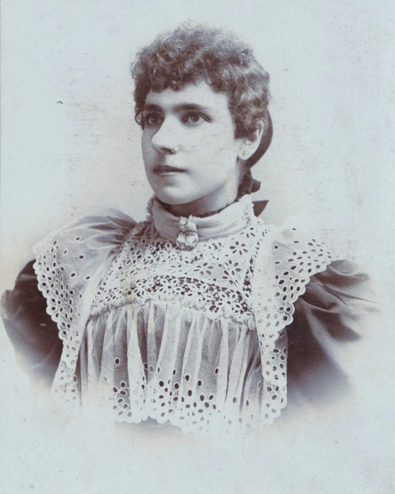 Cabinet Card: Cabinet Card: Young Woman Wearing Lace. Fred Viner Card, Southwark Park Road.: catalogue image 4