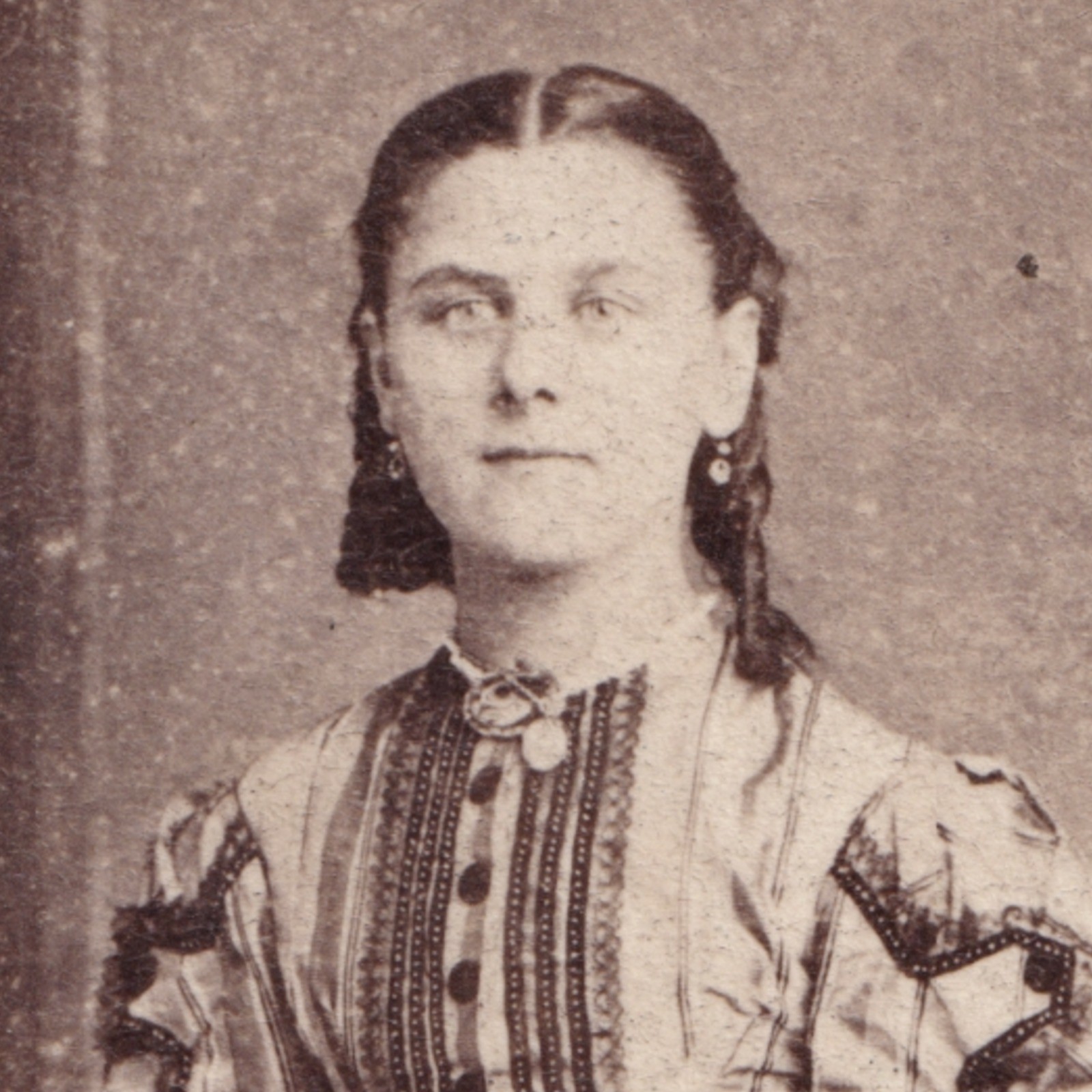 CDV: CDV: David Scott Card, Aberdeen. Woman in Full Dress.: catalogue image 2