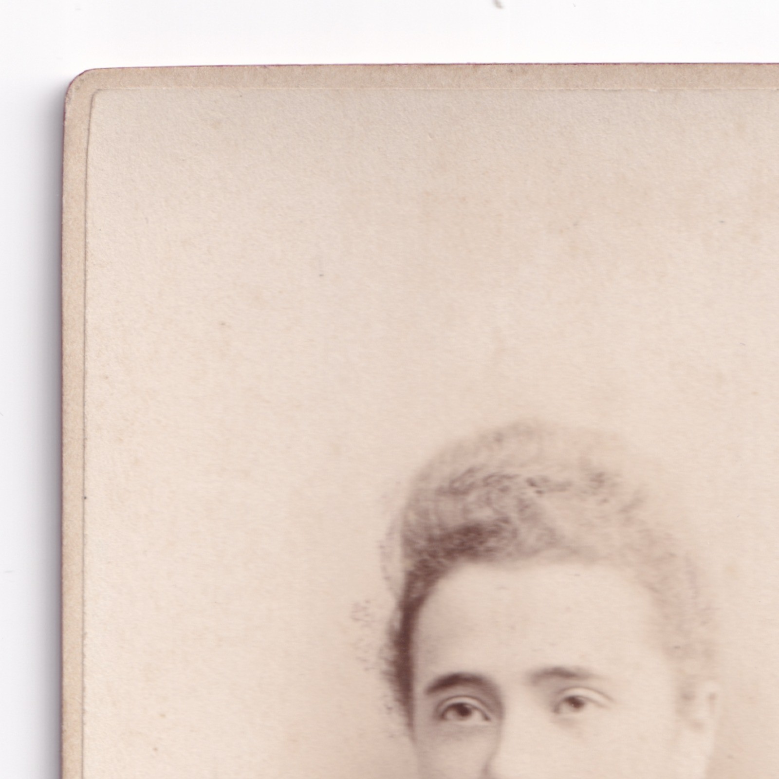 CDV: CDV: Graham's Art Studio Card, Leamington Spa. Young Woman, Head Portrait.: catalogue image 3
