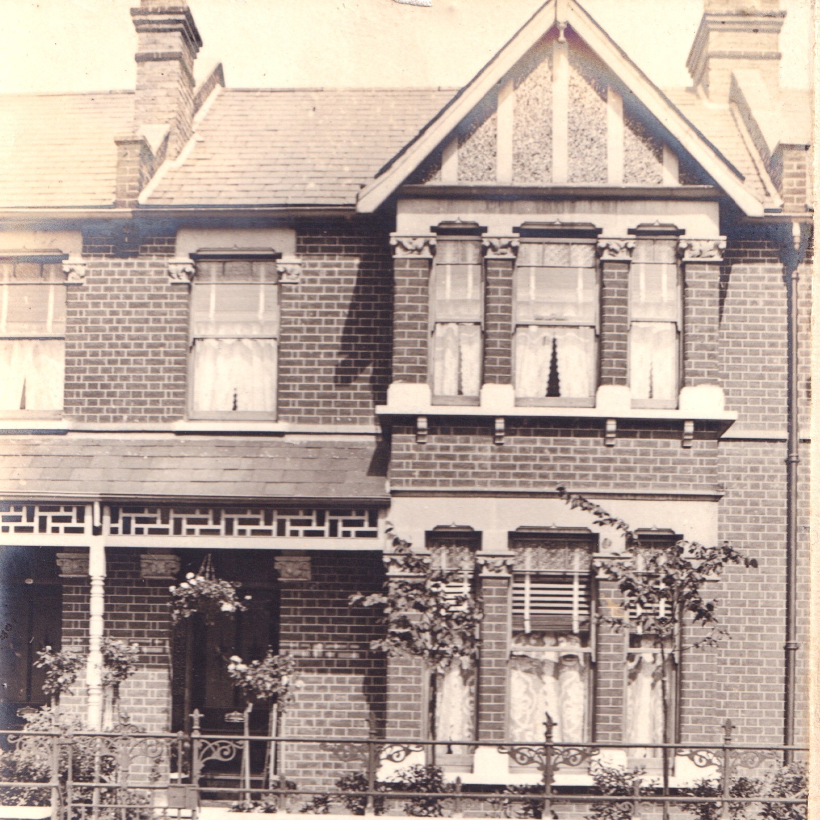CDV: CDV: House Front, Possibly Hounslow.: catalogue image 2