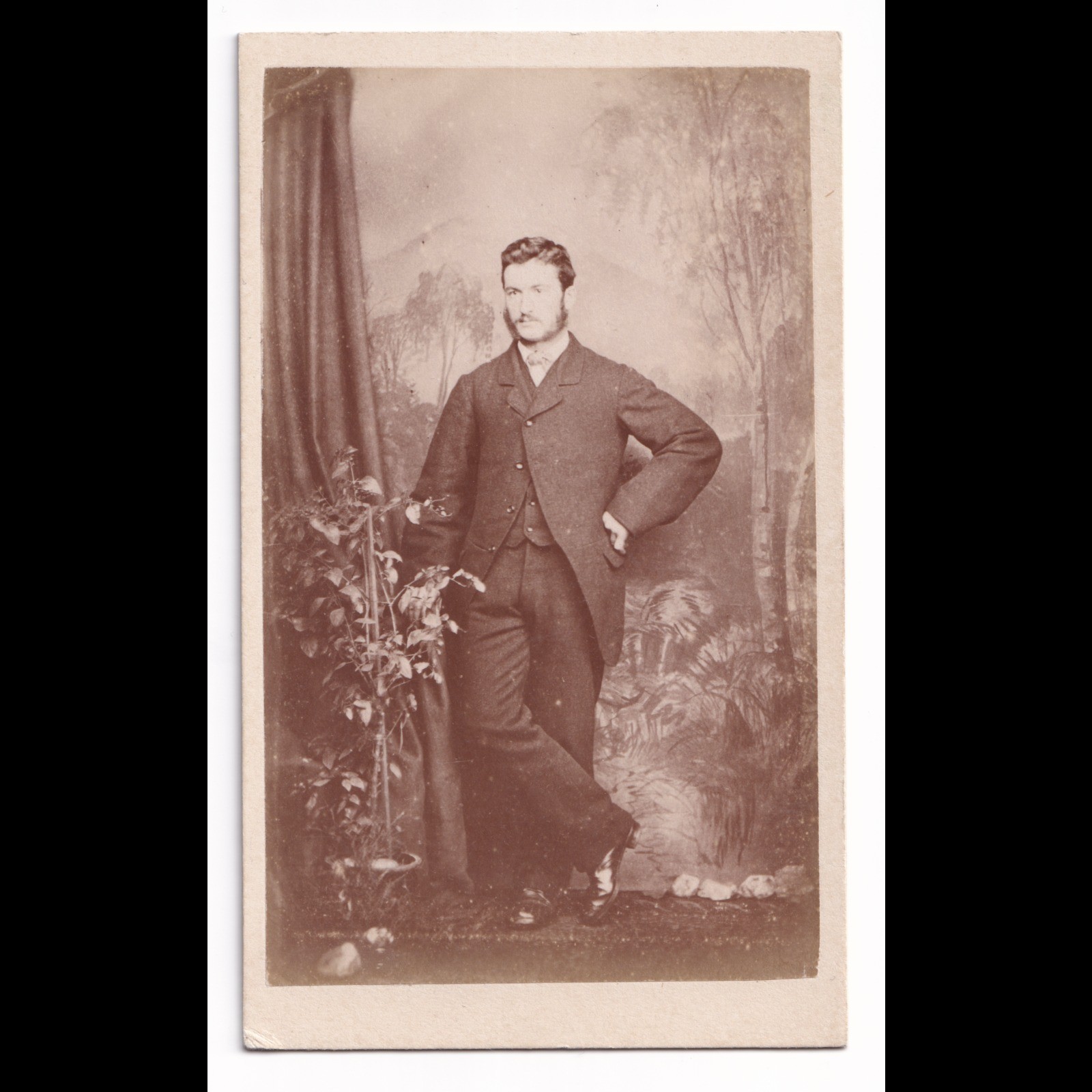 CDV: CDV: J. McDermid Card, Tarbert, Loch Fyne. Young Man, Smartly Dressed.: catalogue image 1