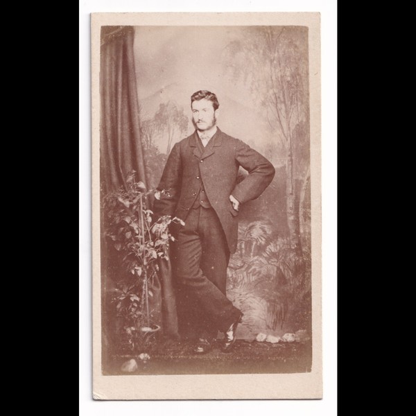 CDV: CDV: J. McDermid Card, Tarbert, Loch Fyne. Young Man, Smartly Dressed.: catalogue image 1