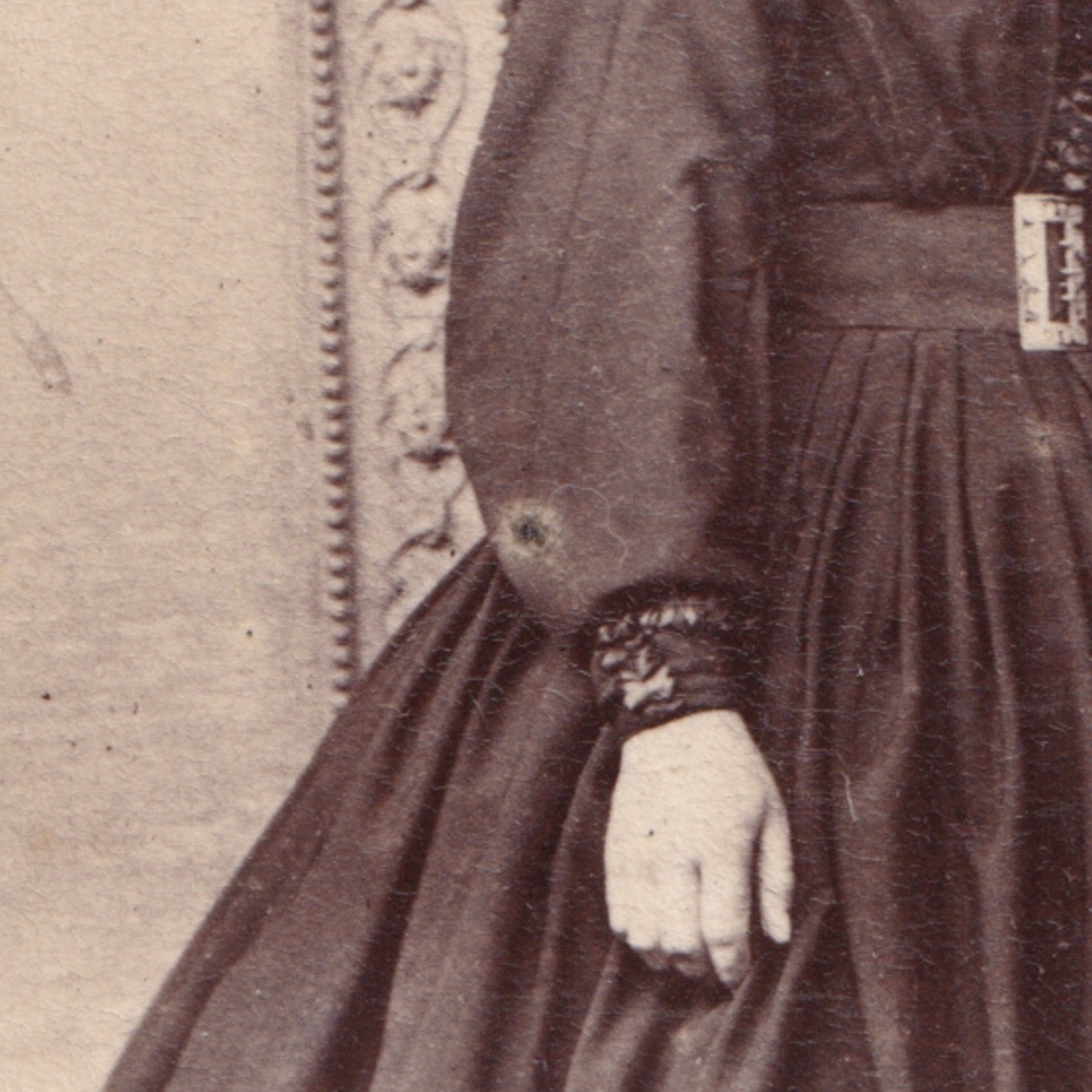 CDV: CDV: Low, Photographer, Glasgow. Young Woman in Dark Dress.: catalogue image 3