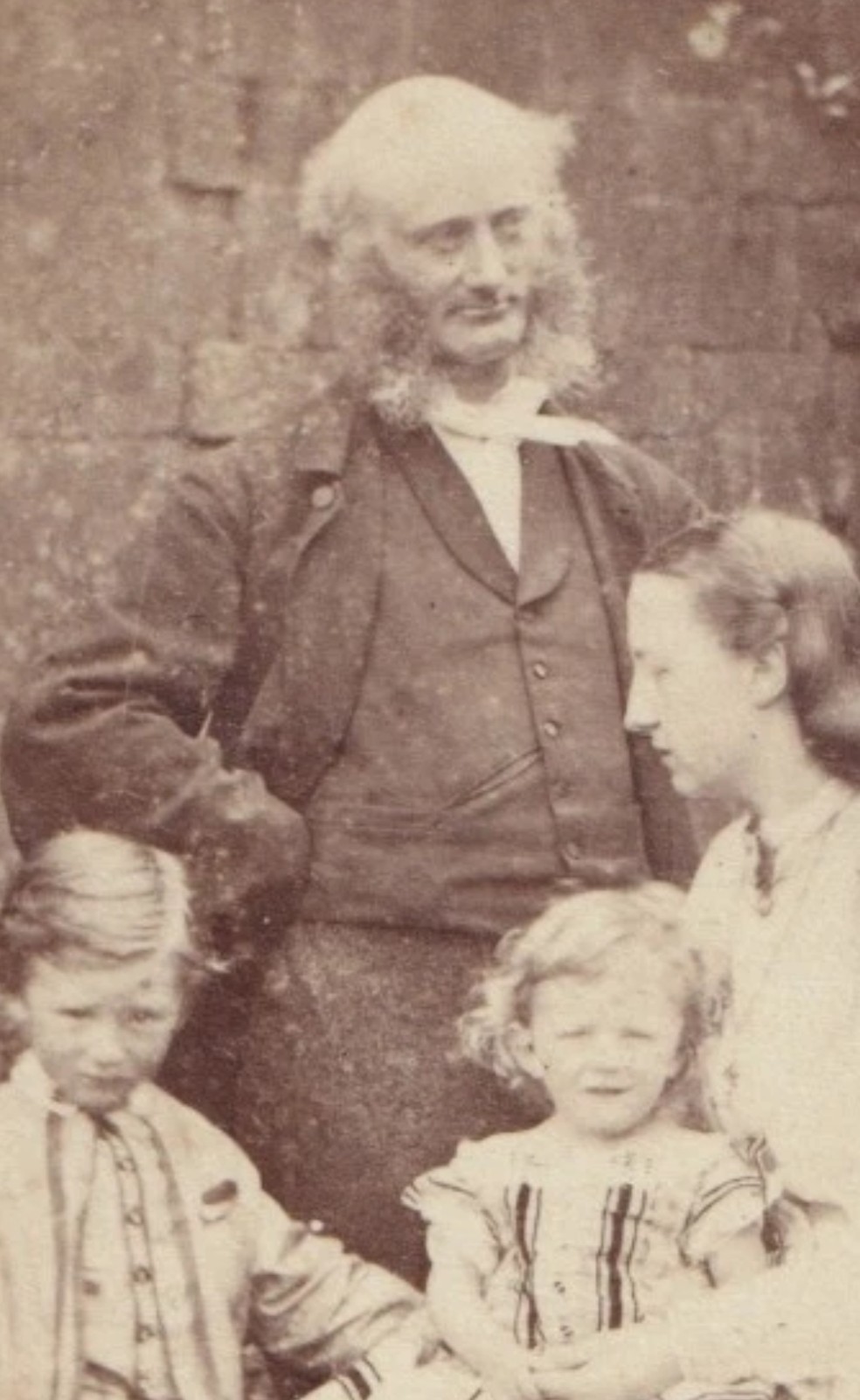 CDV: CDV, Man, Woman, Children, Likely Family. J Bartlett, Oddington, Chipping Norton: catalogue image 6