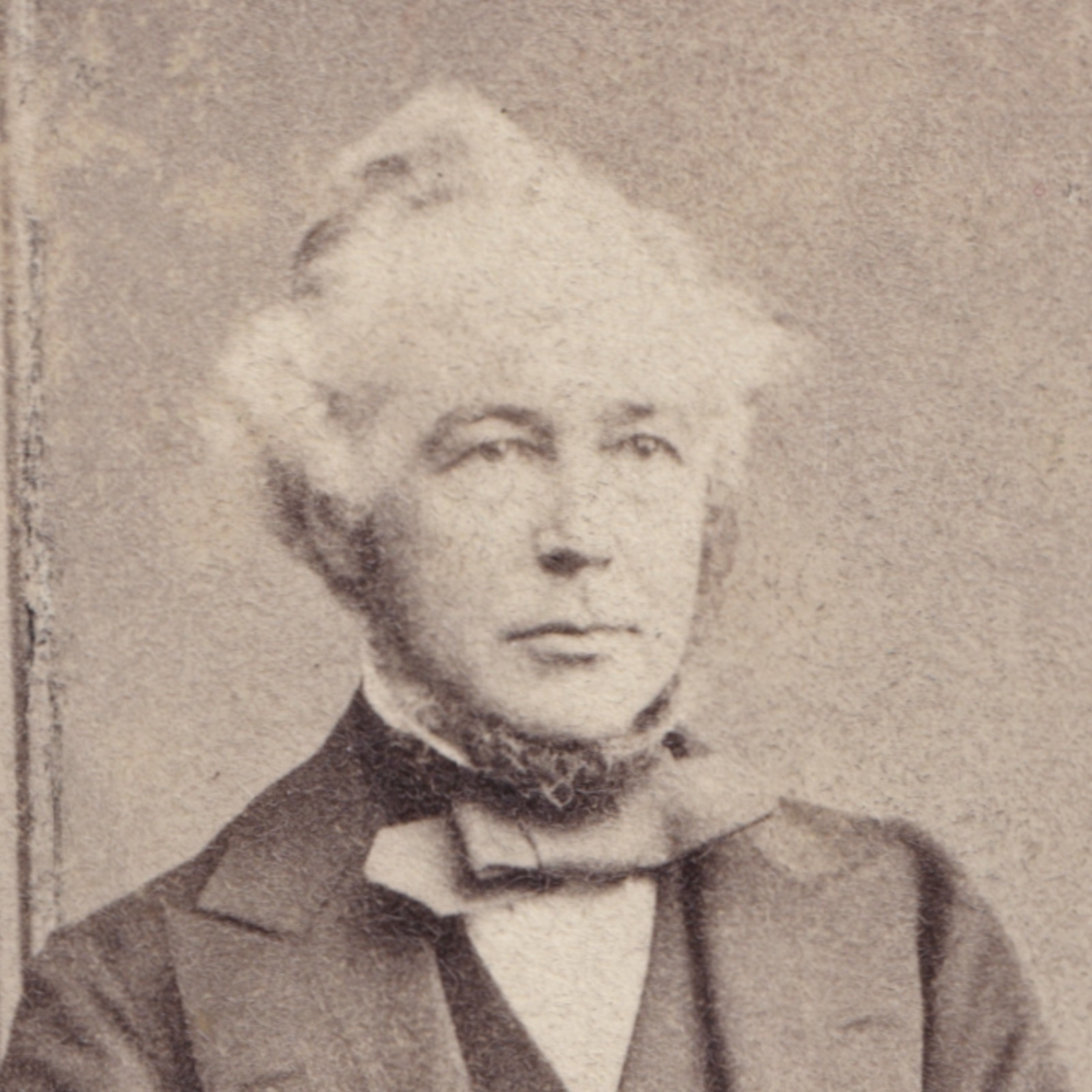 CDV: CDV: Mr Hardey Card, Hull. Seated Man.: catalogue image 2