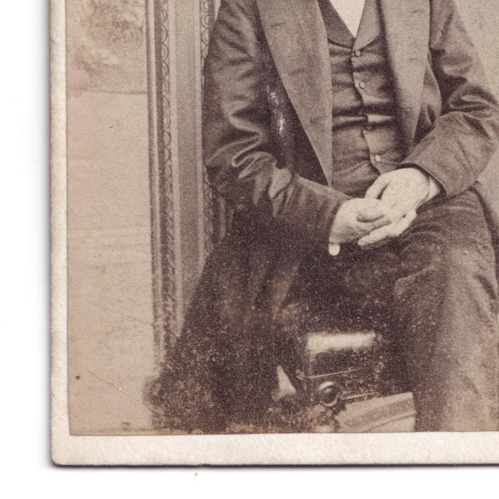 CDV: CDV: Mr Hardey Card, Hull. Seated Man.: catalogue image 9