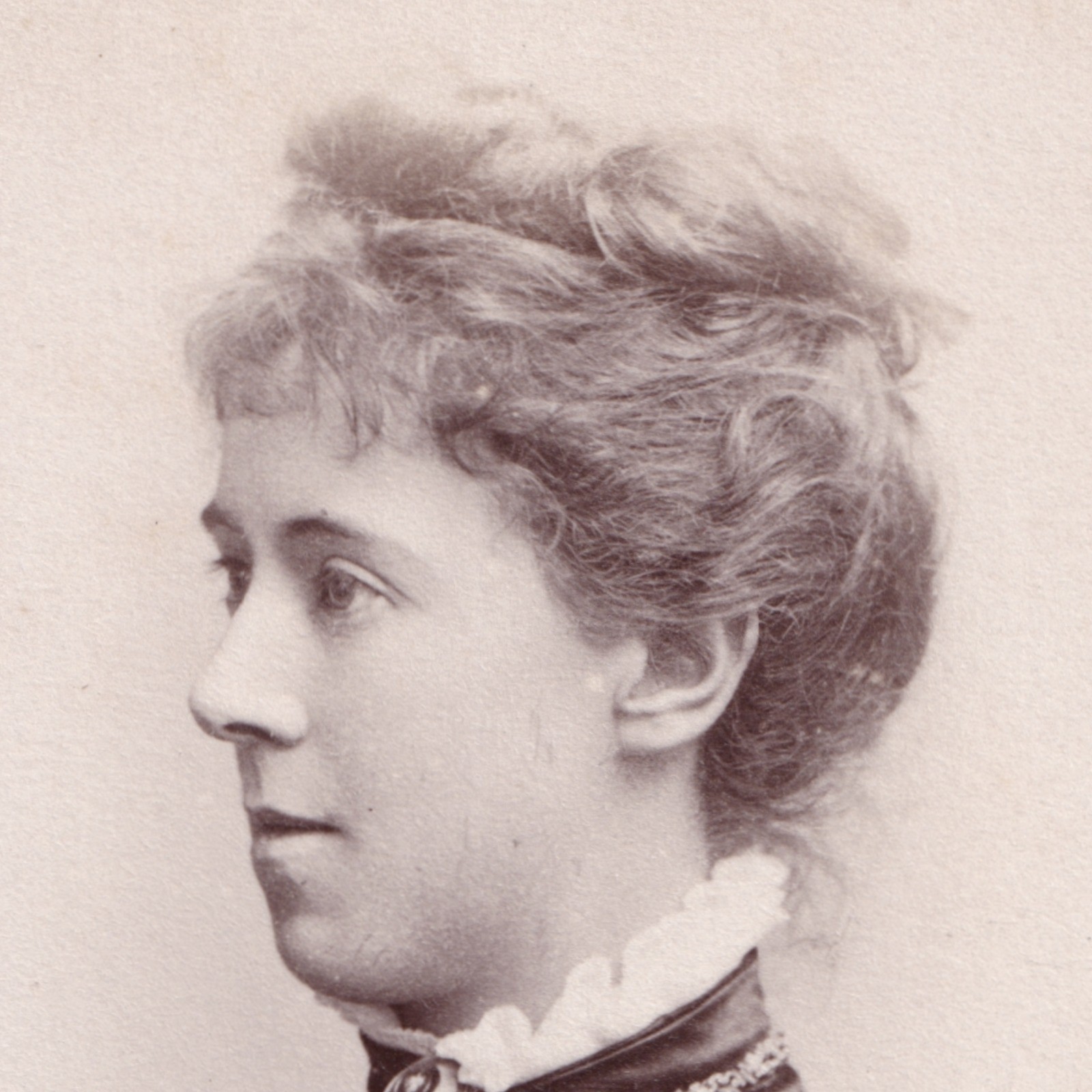 CDV: CDV: Russell & Sons Card, London. Elegant Young Woman Wearing Jewellery.: catalogue image 2