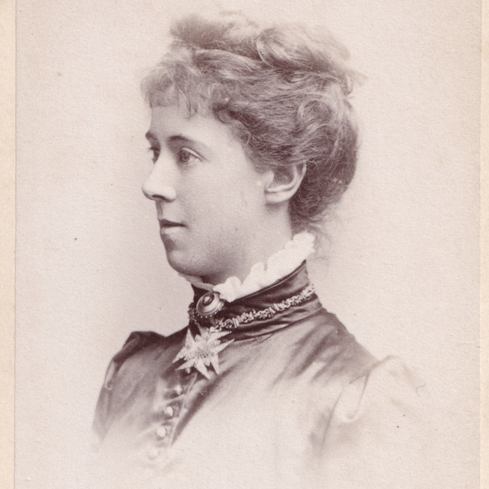 CDV: CDV: Russell & Sons Card, London. Elegant Young Woman Wearing Jewellery.: catalogue image 4