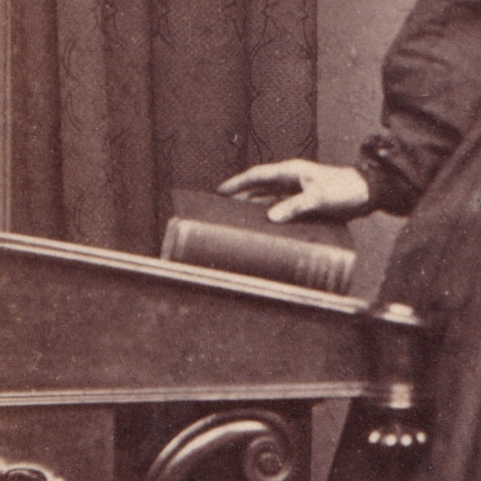 CDV: CDV: Young Female, Glasgow Photographic Company. 33 Bath Street.: catalogue image 10