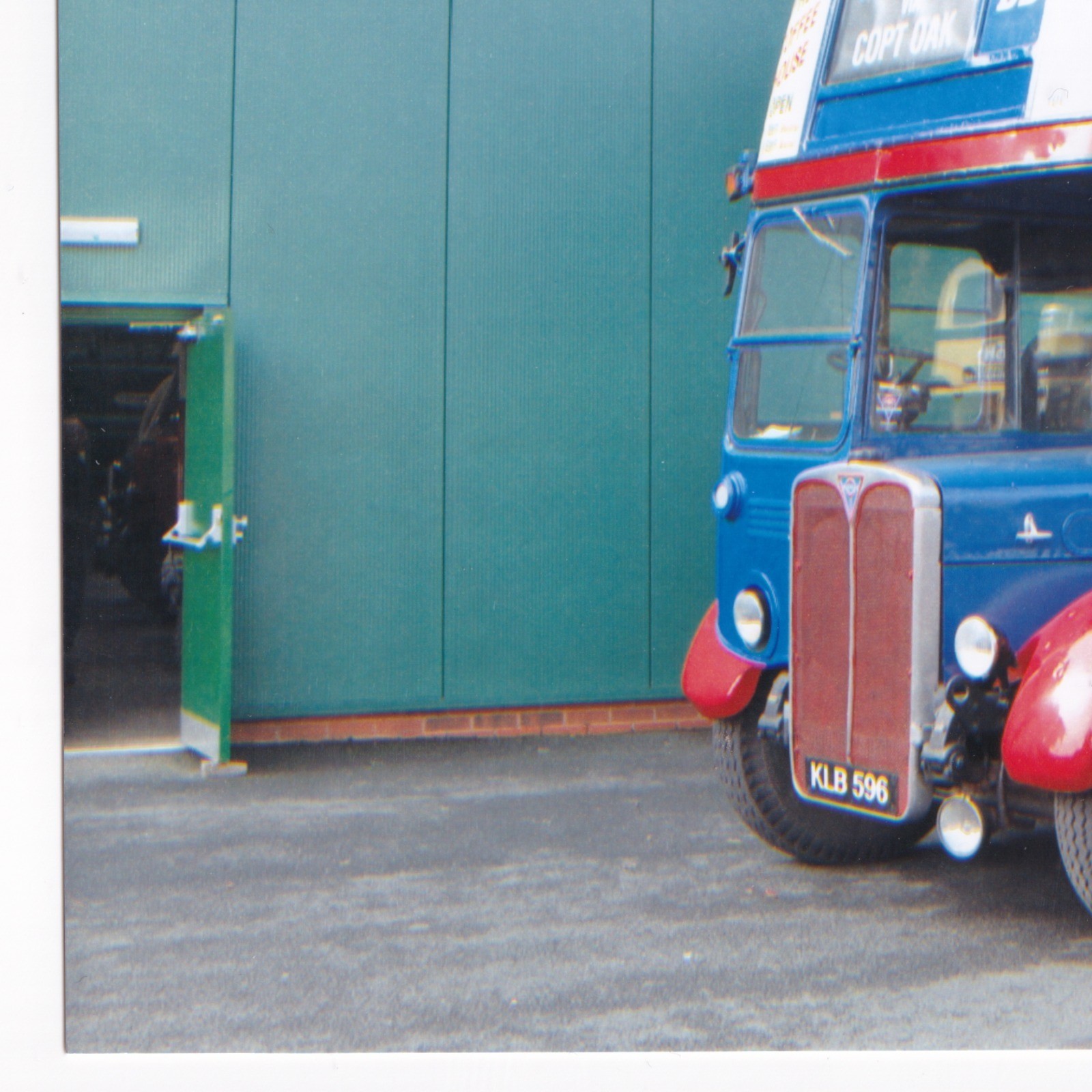 Photograph: Photograph: Vintage Bus, Reg KLB 596, CLEMERSONS Leicester, Loughborough Advert.: catalogue image 8