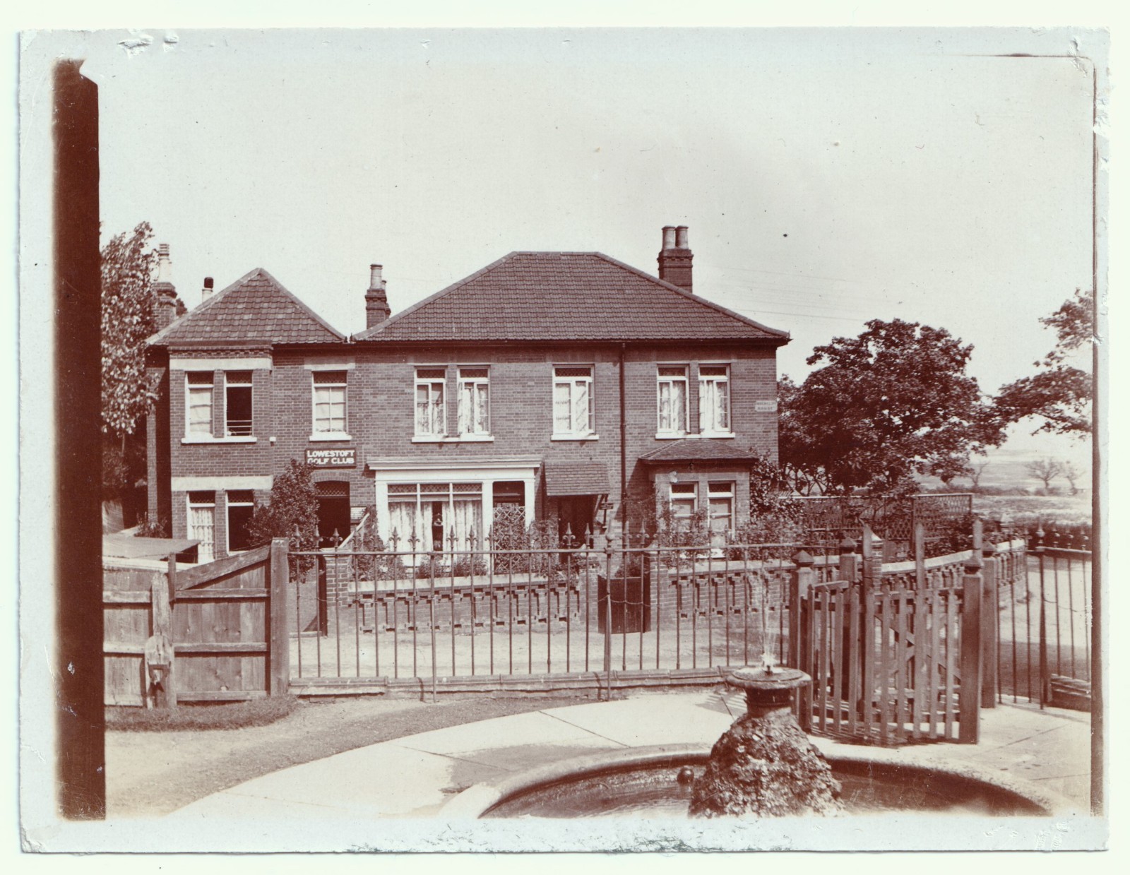 Photograph: Old Photograph, Lowestoft Golf Club.: catalogue image 1