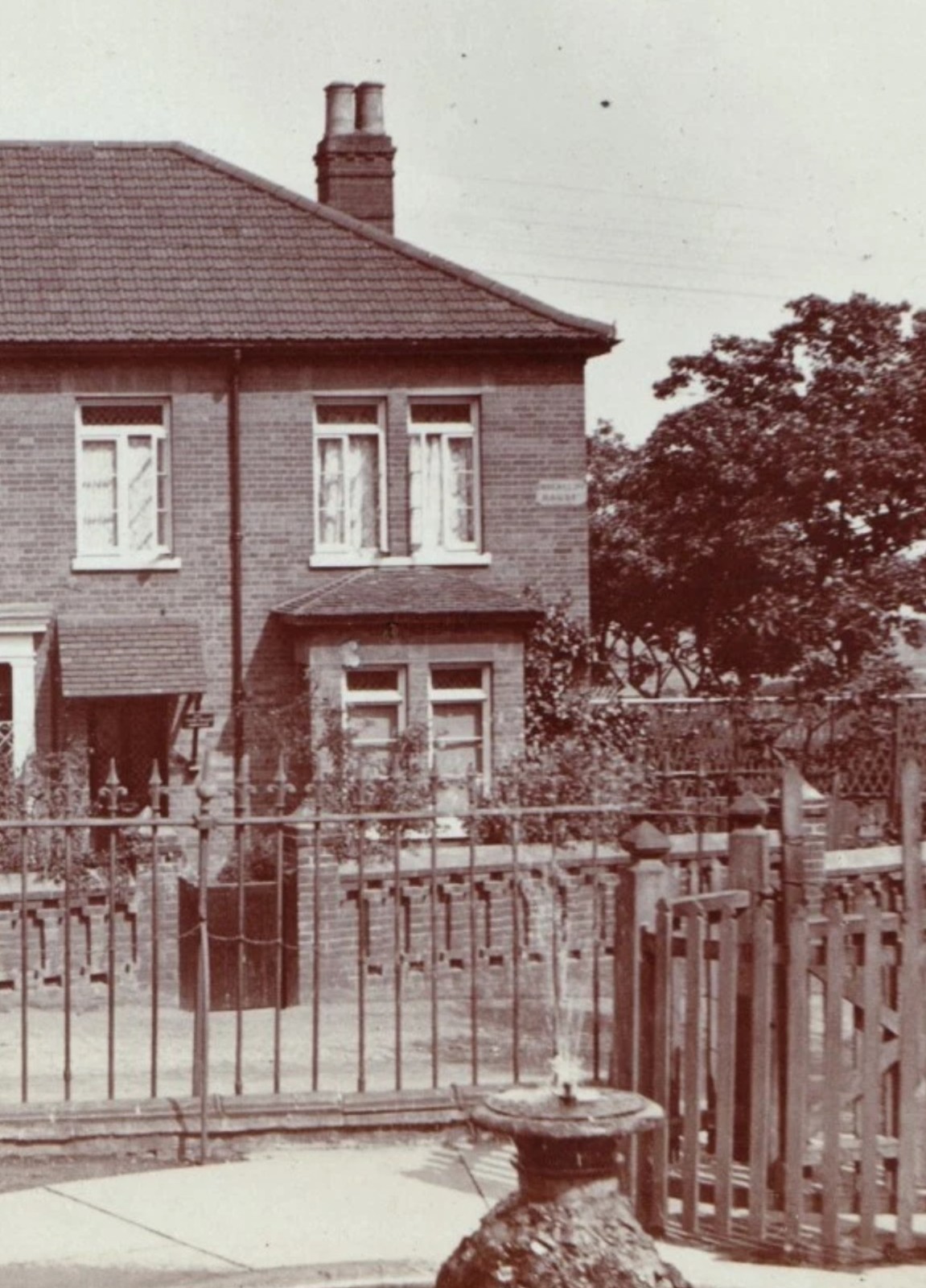 Photograph: Old Photograph, Lowestoft Golf Club.: catalogue image 4