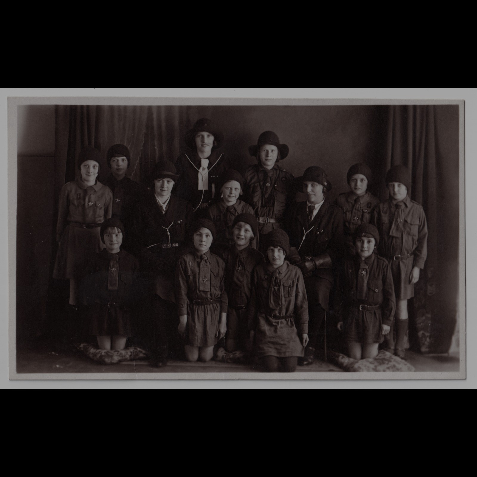 Postcard: Postcard: Girl Guides Group. Wolverhampton. Laurence Portrait Specialist.: catalogue image 1