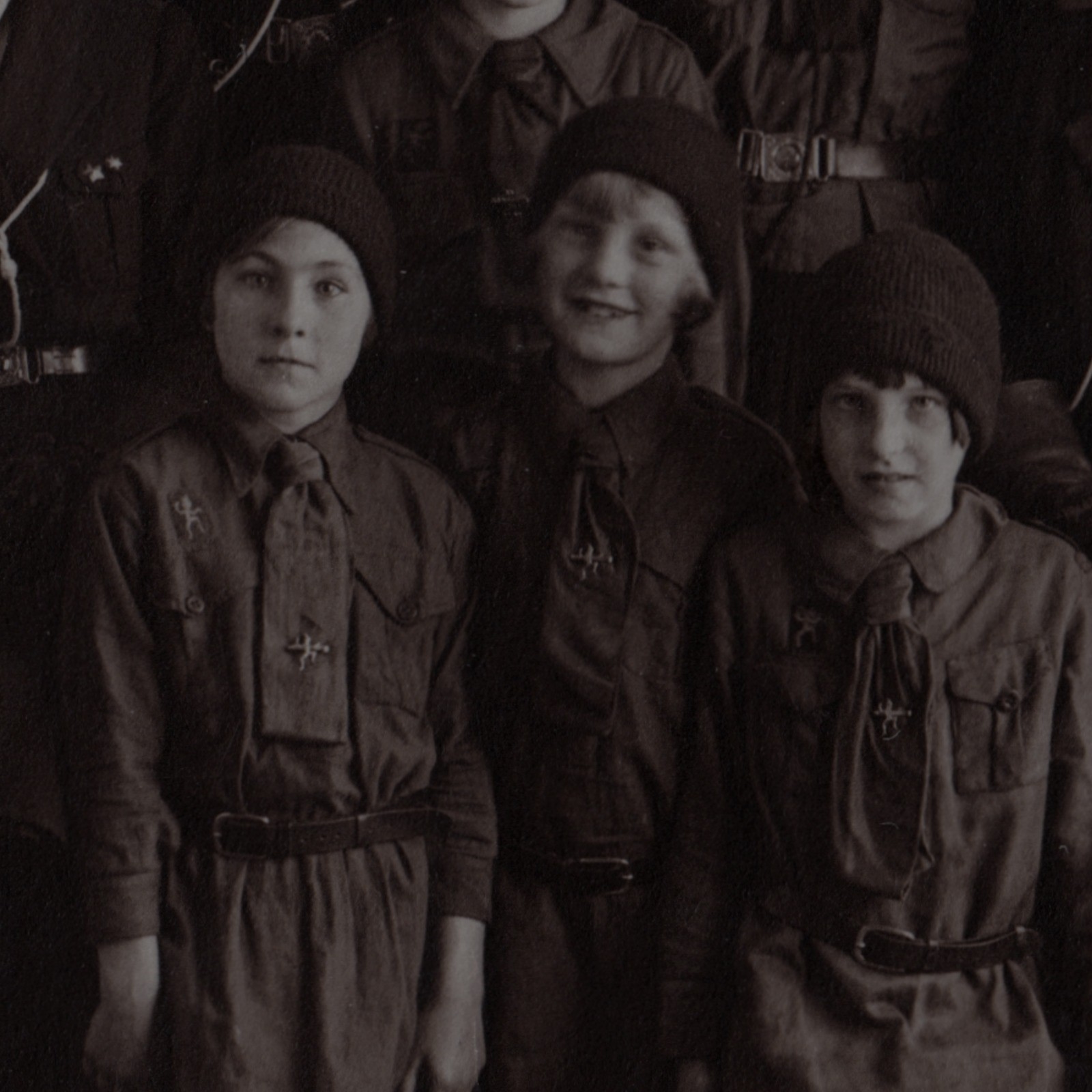 Postcard: Postcard: Girl Guides Group. Wolverhampton. Laurence Portrait Specialist.: catalogue image 9