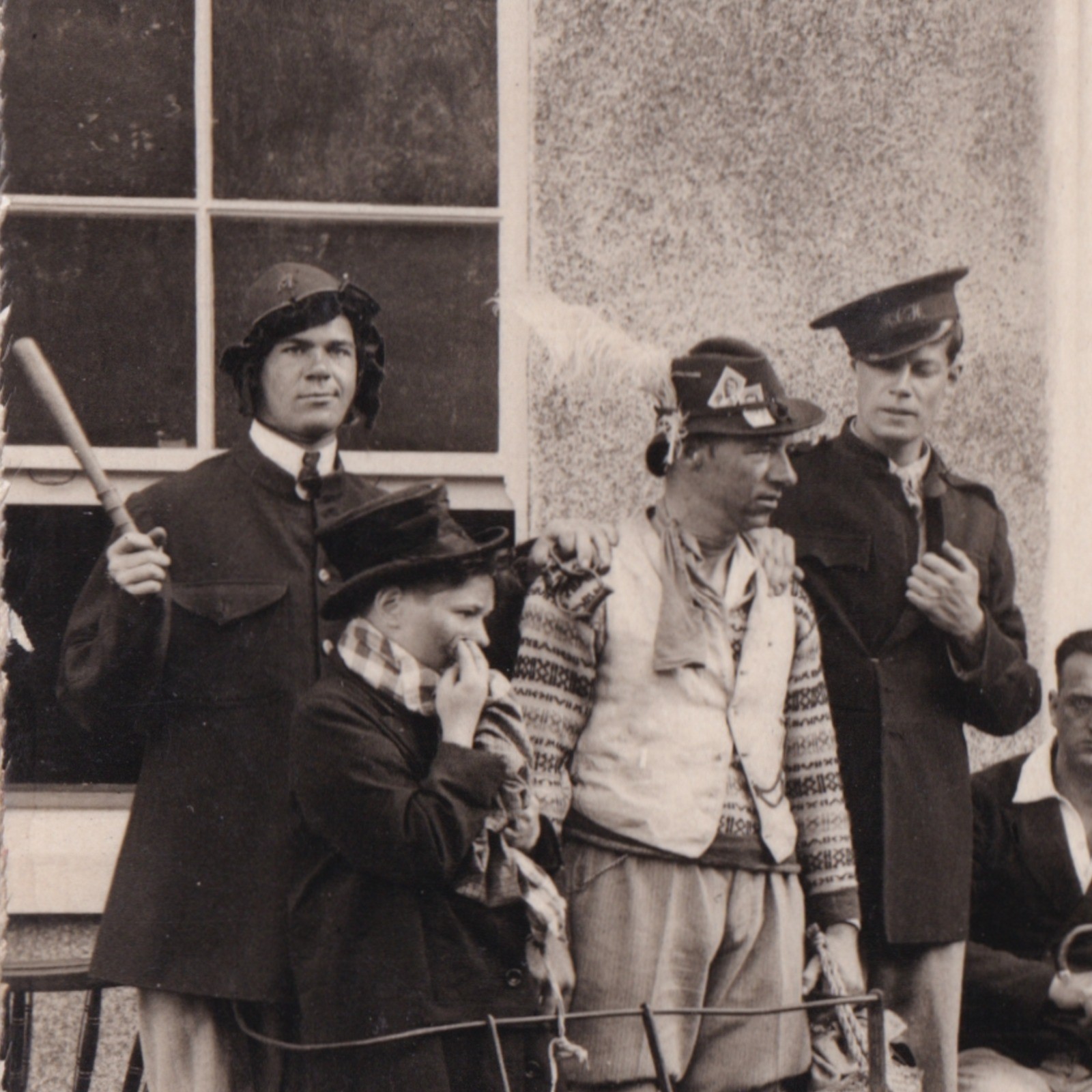Postcard: Postcard: Railway Convalescent Home Dawlish. Group Photograph. Chapman & Son.: catalogue image 3