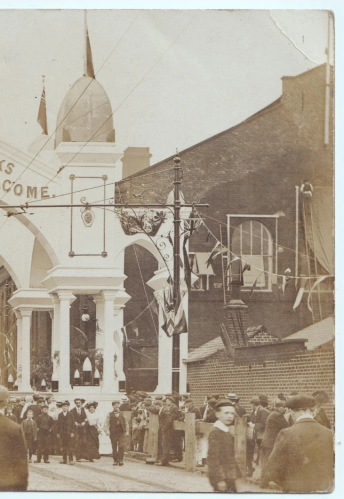 Postcard: Postcard, Vickers Works Arch, Sheffield, Animated Real Photograph.: catalogue image 4
